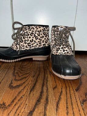 Magellan Leopard Print Lace-Up Duck Boots  - Women's Black and Tan